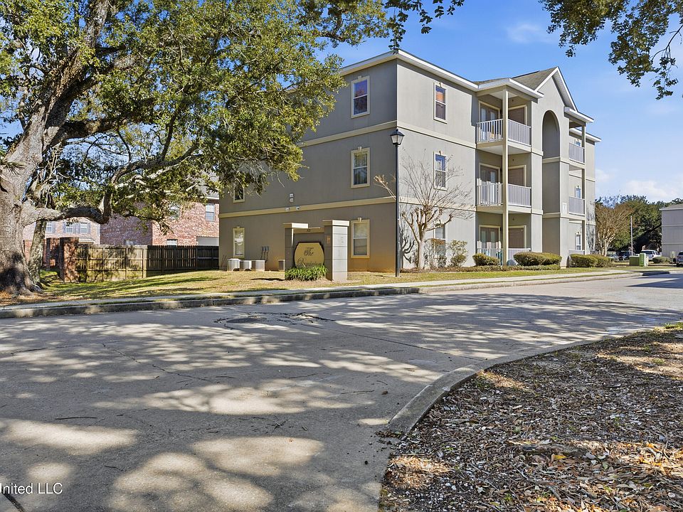 1st image of 310 Holcomb Blvd #305