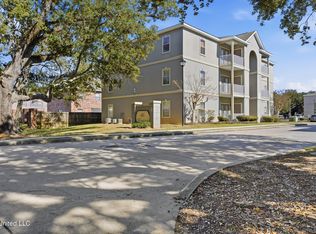 310 Holcomb Blvd #305, Ocean Springs, MS 39564