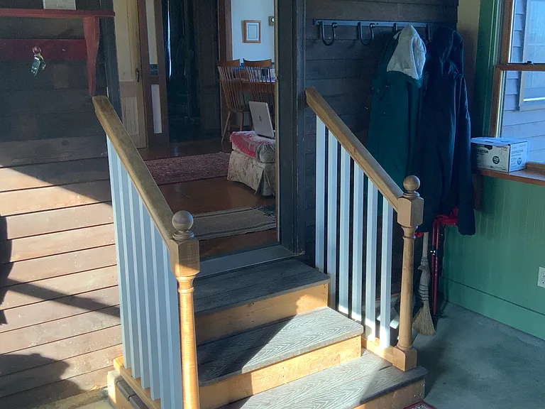 Breeze way (Mud Room)-stairs to kitchen