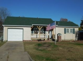2916 S Greenway Blvd, Wichita, KS 67216