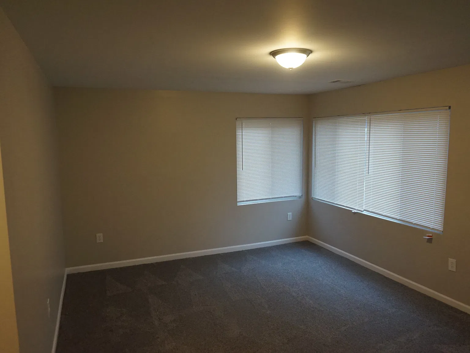 3 bed, 1000 sqft, $1,400 — Photo 3