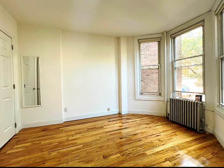 256 12th St #2R — Photo 5