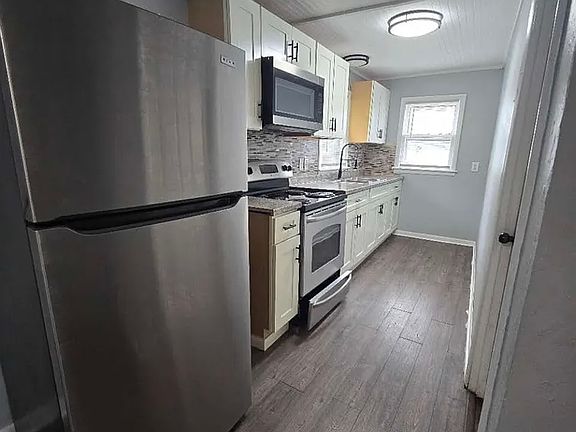 3rd image of 4409 Myrtle Ave