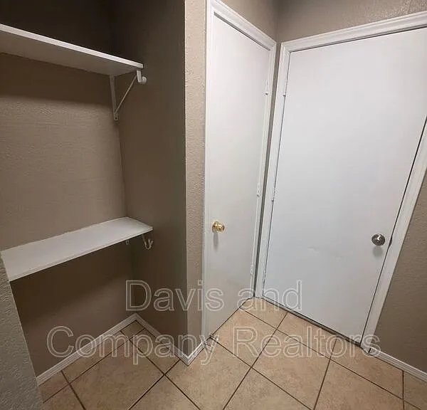 4422 Fairgate Dr — Photo 12