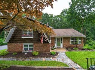 3 Hearthstone Dr, Kinnelon, NJ 07405