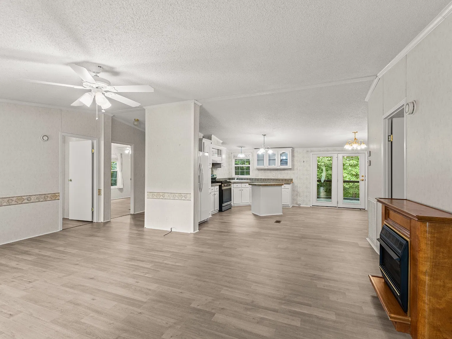 3 bed, 2.0 bath, 1488 sqft, $2,300 — Photo 2