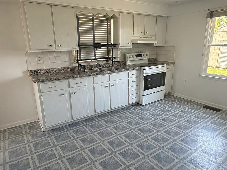 1020 E Wheeler St — Photo 3