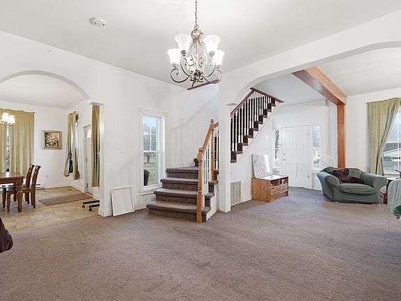 5th image of 2036 N Williamson Rd