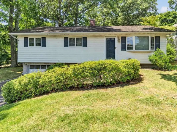 178 Kings Park Road, Commack, NY 11725