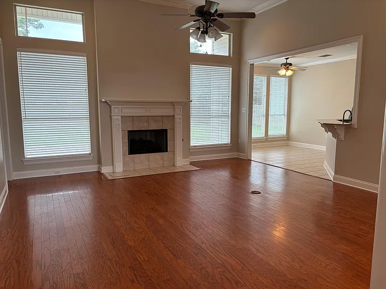 1036 River Ct — Photo 3