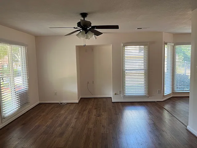 309 Clarendon Ct — Photo 15