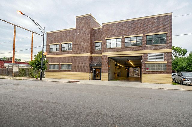 1st image of 2942 W Van Buren St