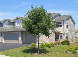 988 Penny Ln, Sycamore, IL 60178