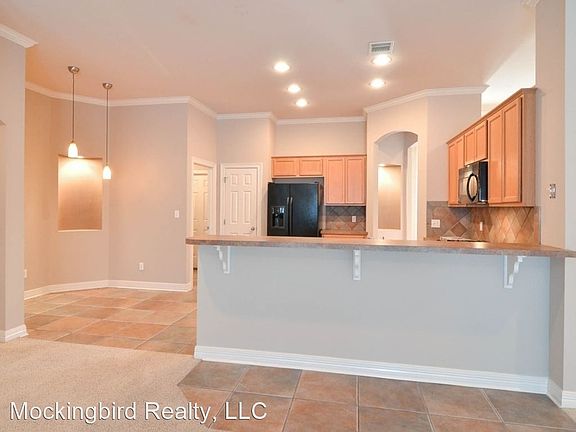 3rd image of 224 Avondale Ln