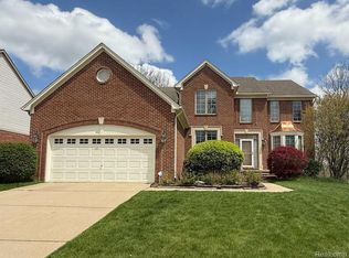 1043 Moran Dr, Rochester, MI 48307