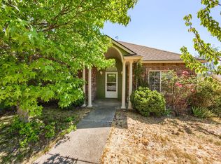 2011 NW Crown St, Grants Pass, OR 97526