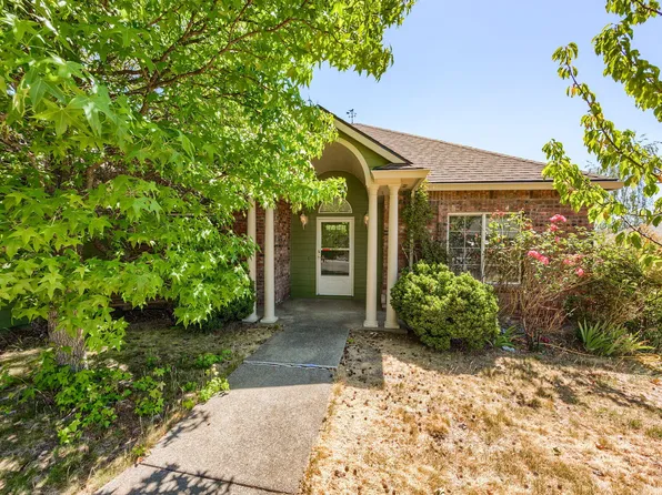 2011 NW Crown St, Grants Pass, OR 97526