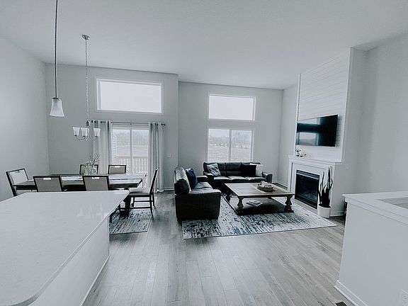 3rd image of 329 NE Mink Dr