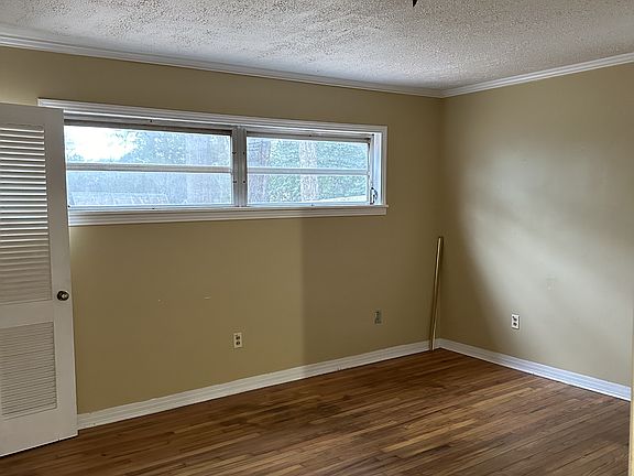 4th image of 329 Sanford Ave
