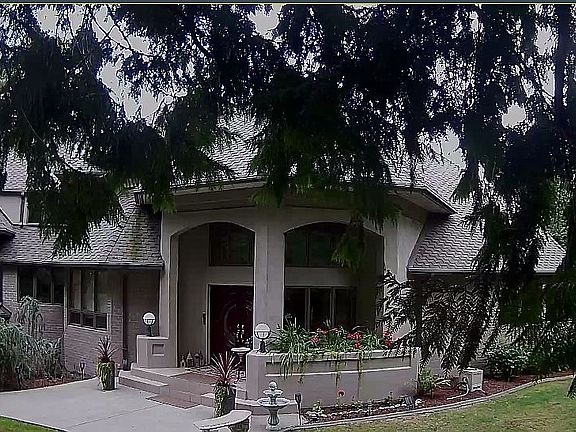 3rd image of 310 Lilac Dr