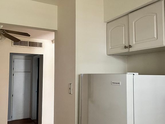 4th image of 721 E Montebello Ave Unit 110