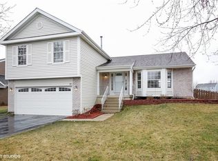 20 Brookstone Dr, Streamwood, IL 60107