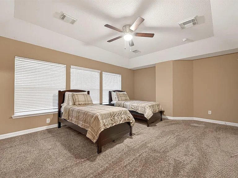 21103 Falcon Creek Ct — Photo 37