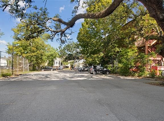5th image of 3601 Camp St #202