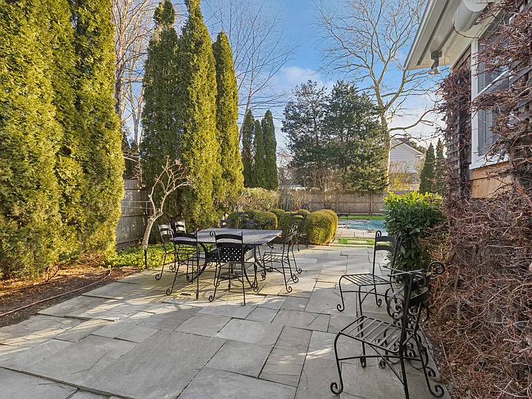 106 Meeting House Ln — Photo 7