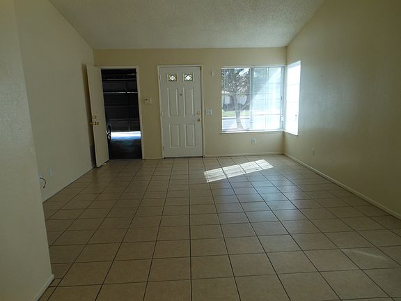 3rd image of 2132 Rose Ave