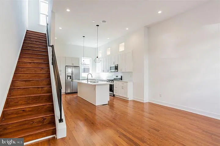 146 W Wildey St — Photo 28
