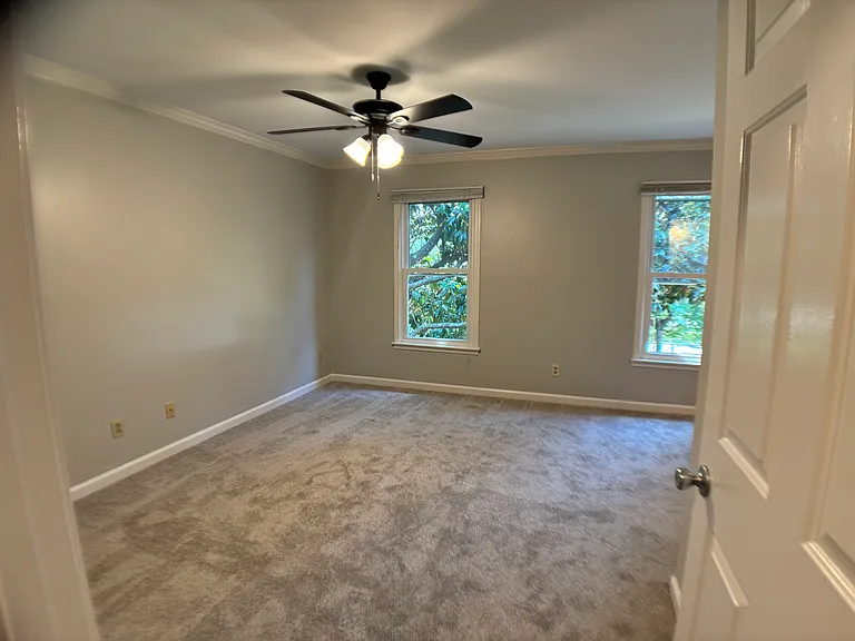1121 Clifton Ln — Photo 5