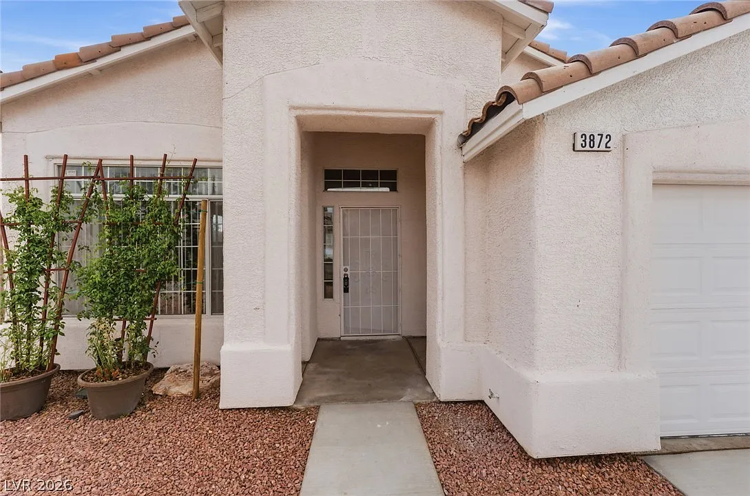 3 bed, 2.0 bath, 1846 sqft, $2,500 — Photo 2
