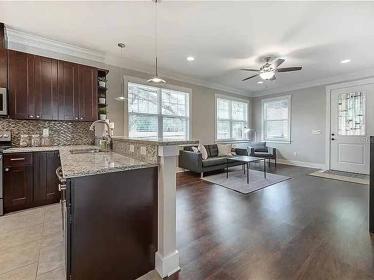 308 W Woodlawn Ave — Photo 10
