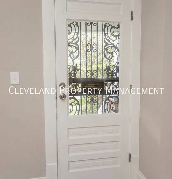 558 Grace Ave — Photo 24