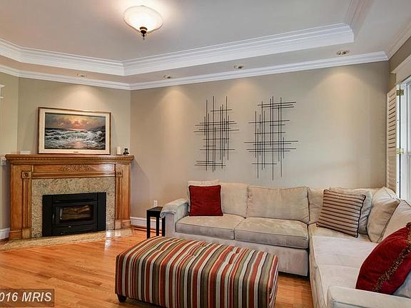 Living Room (1 of 3)