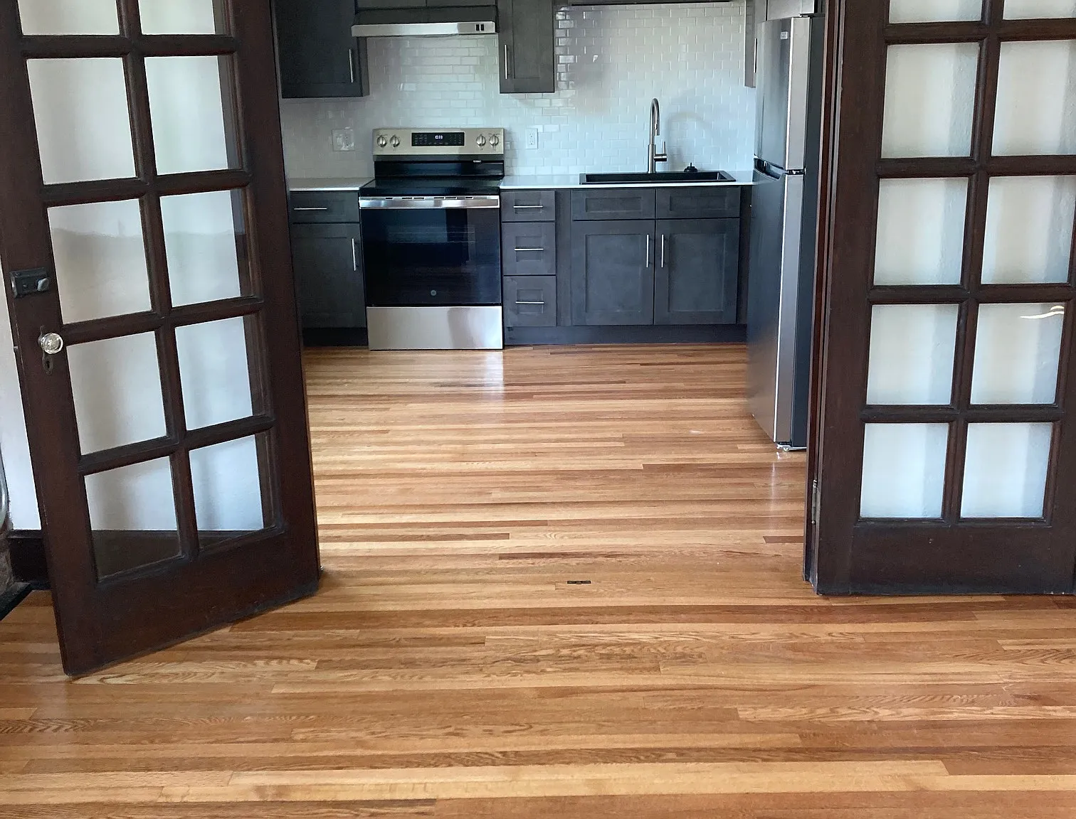 3 bed, 1.5 bath, 1936 sqft, $2,000 — Photo 3