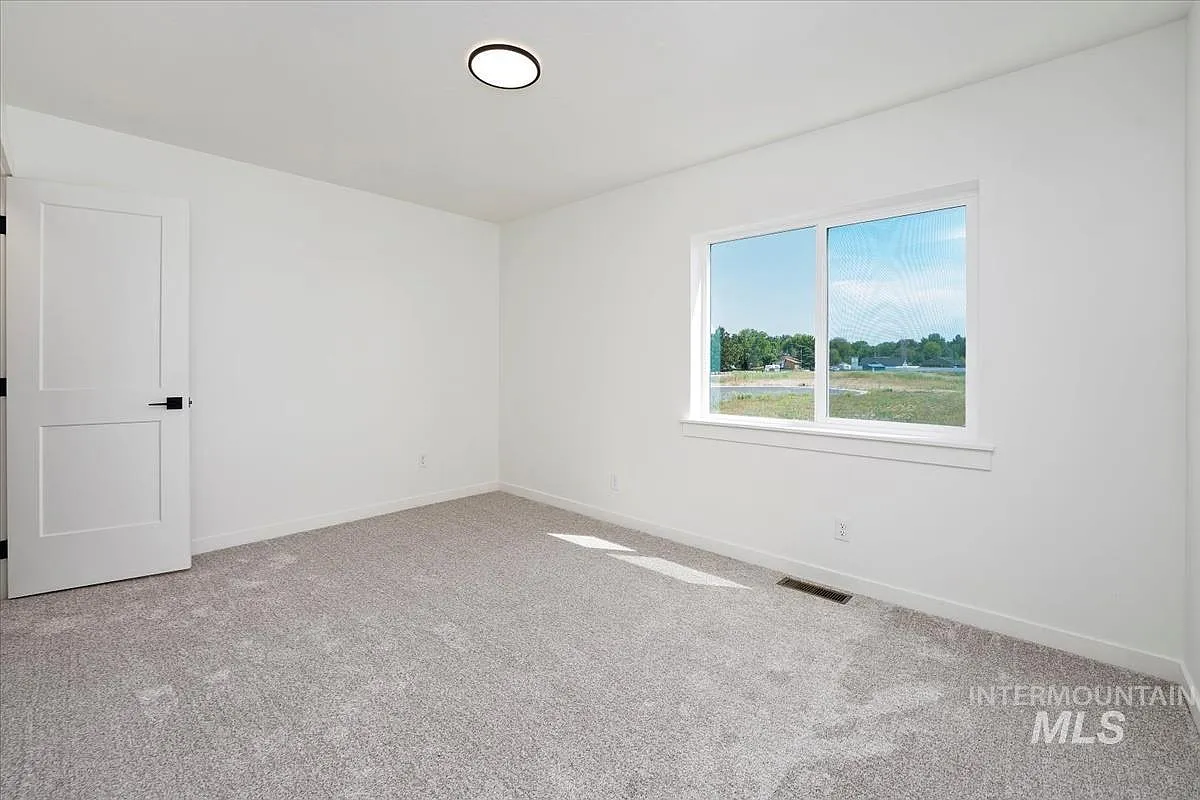 4 bed, 2.5 bath, 1794 sqft, $600 — Photo 3