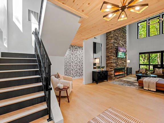 4th image of 4143 Fontaine Way