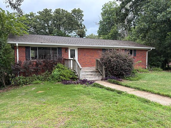 3rd image of 2600 Redbud Dr