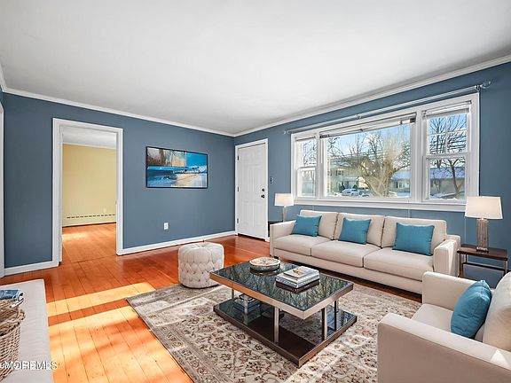 2nd image of 72 Baywood Boulevard