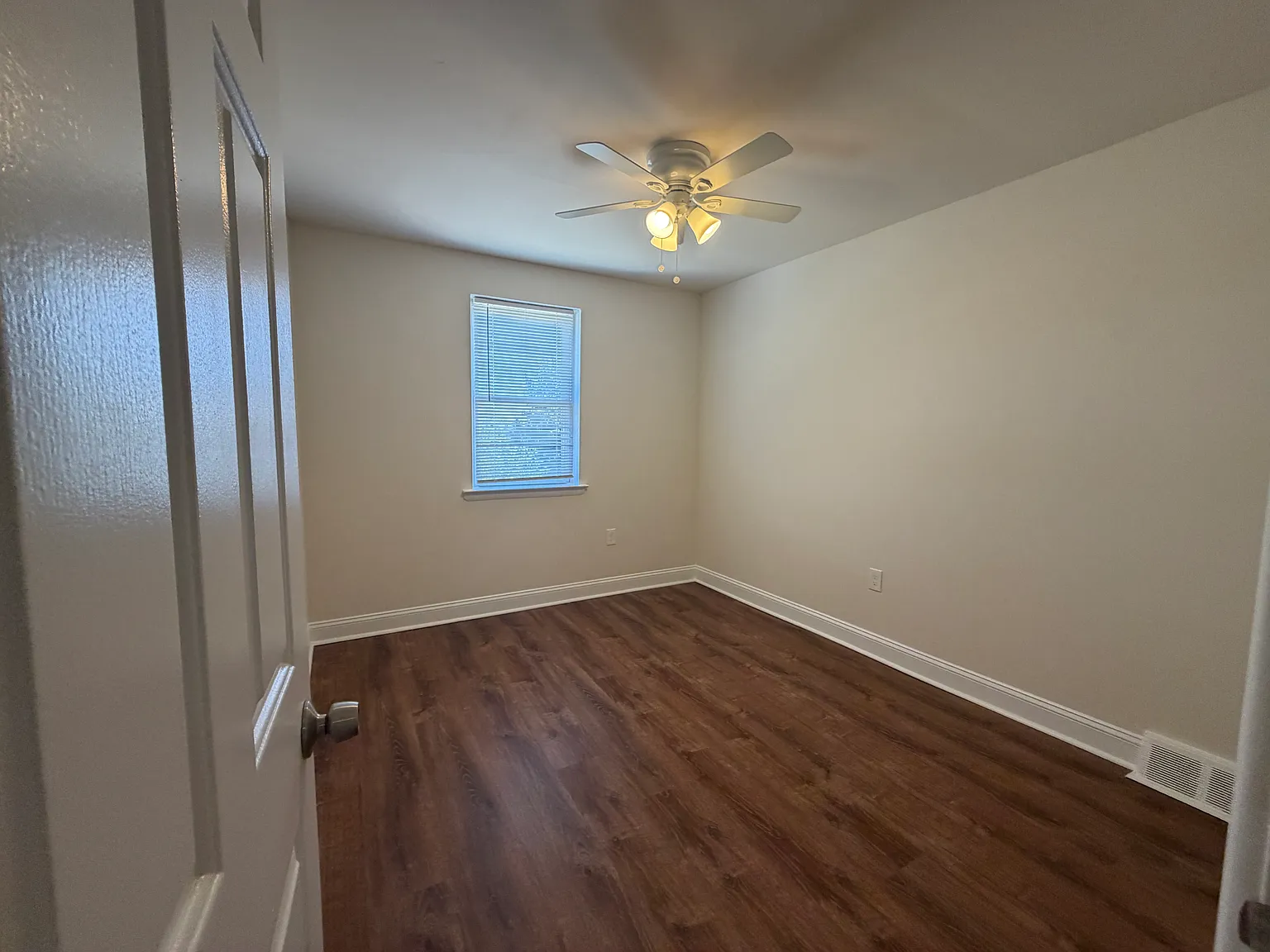 2 bed, 1000 sqft, $1,600 — Photo 4