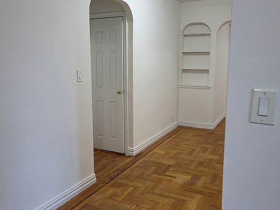 4th image of 2285 Bathgate Ave APT 4B
