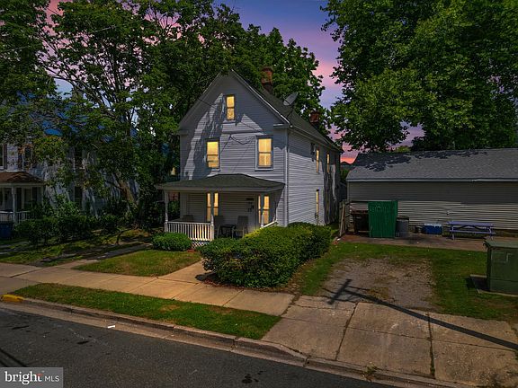 2nd image of 105 Glenwood Ave