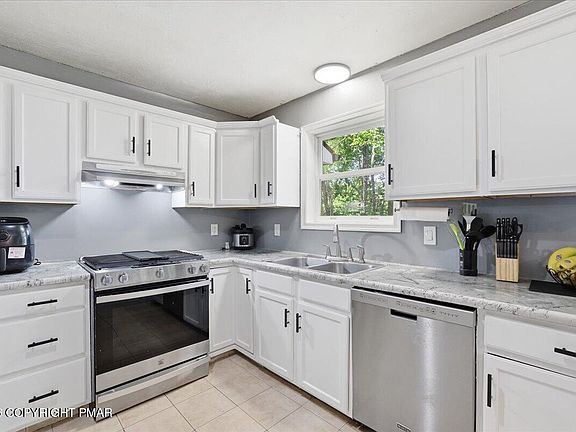 5th image of 9807 Deerwood Dr