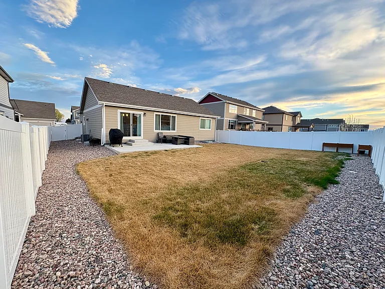916 Greenbrook Dr — Photo 15