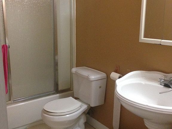 3rd image of 9104 W Oaks Ave