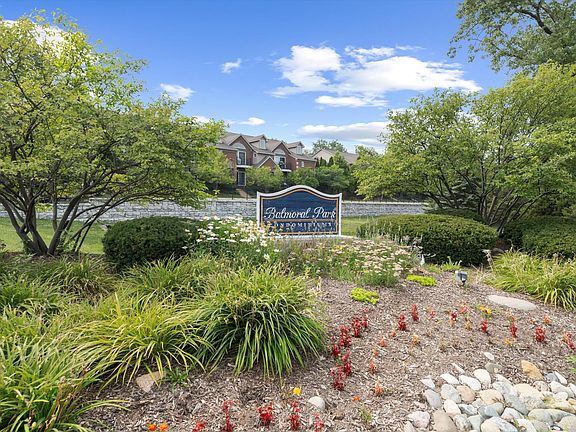 2nd image of 228 W Oakbrook Dr