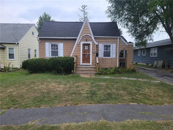 202 Darlington Rd E, Syracuse, NY 13208