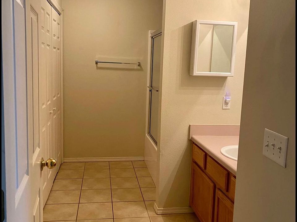 1st image of 733 Appleridge Dr #1
